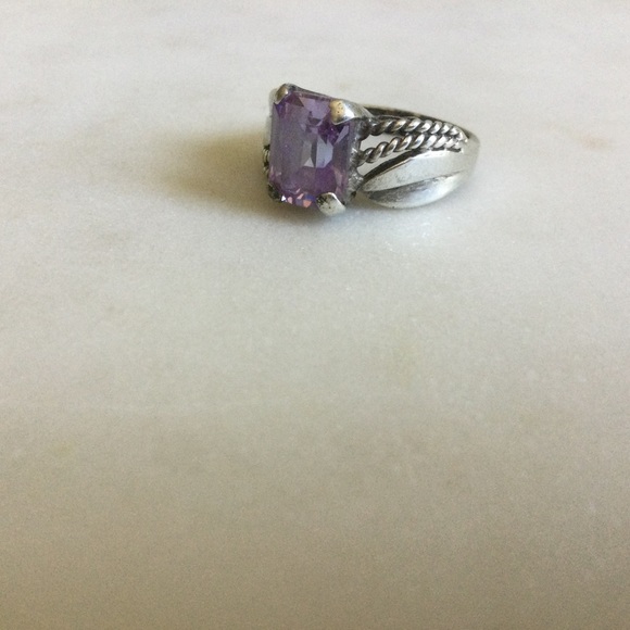 Vintage Sterling Ring with Pale Purple Stone - Picture 2 of 7